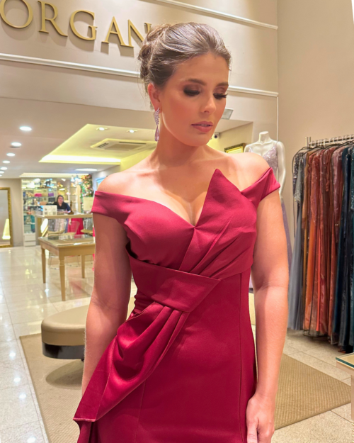 Vestido de festa marsala