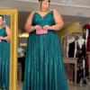 Vestido de Festa Verde Plus Size Fluido - Elegância e Estilo para Festas Especiais.