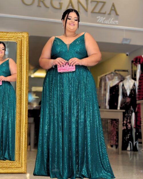 Vestido de Festa Verde Plus Size Fluido - Elegância e Estilo para Festas Especiais.