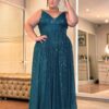 Vestido de Festa Verde Plus Size Fluido - Elegância e Estilo para Festas Especiais.