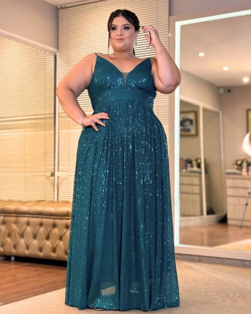 Vestido de Festa Verde Plus Size Fluido - Elegância e Estilo para Festas Especiais.