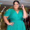 Vestido de Festa Plus Size Verde Esmeralda Capa Xale, Tecido Brilho.