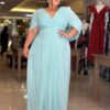 Vestido de Festa Plus Size Verde Menta Capa Xale, Tecido Brilho.