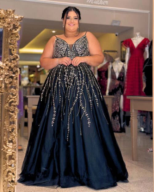 Vestido plus size preto luxo