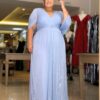 Vestido de Festa Plus Size Azul Serenity Capa Xale, Tecido Brilho.