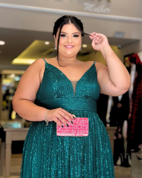 Vestido de Festa Verde Plus Size Fluido - Elegância e Estilo para Festas Especiais.