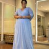 Vestido de Festa Plus Size Azul Serenity Capa Xale, Tecido Brilho.
